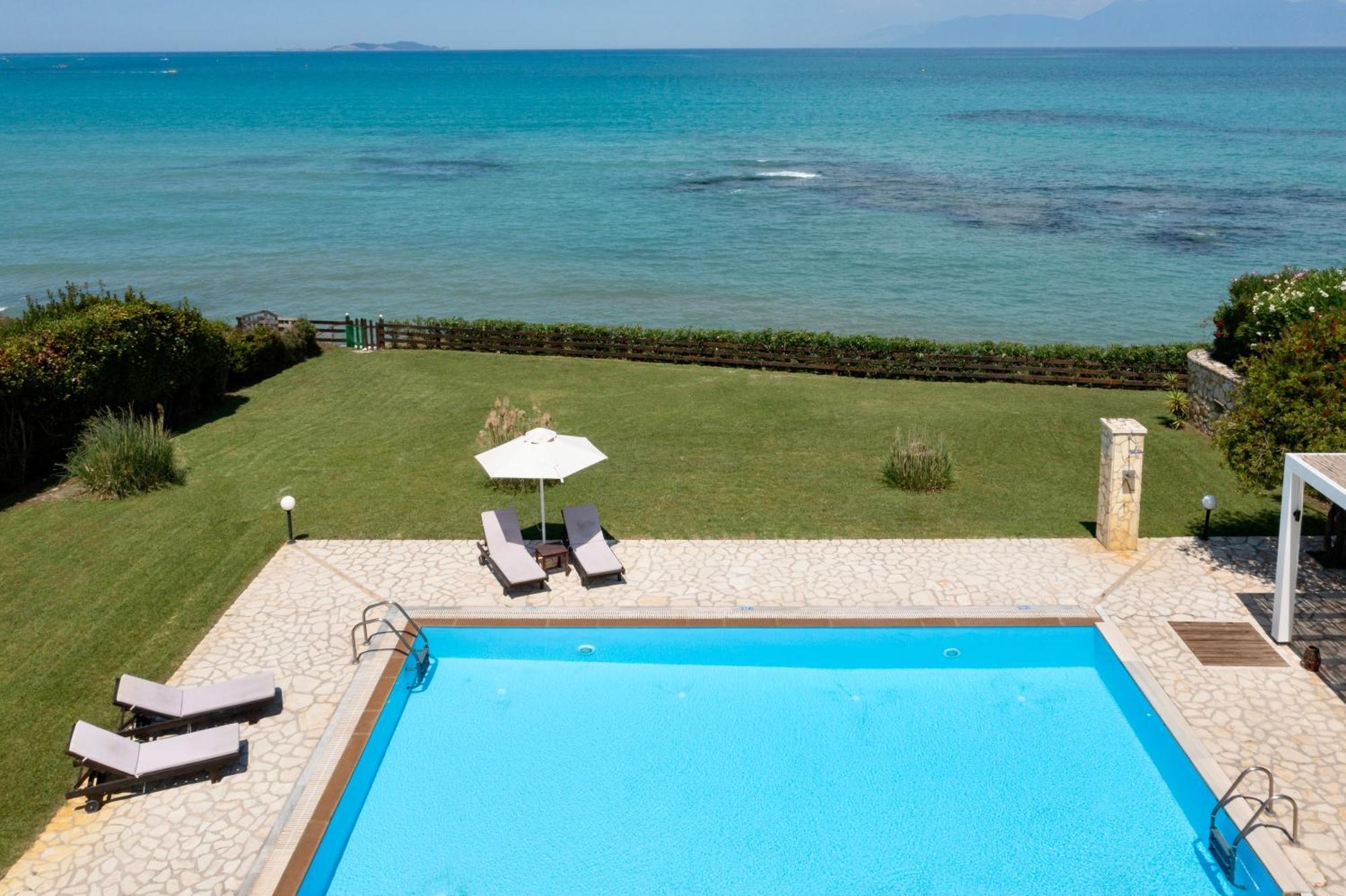 Beachfront Villa Victoras - With Private Beach Sidárion Dış mekan fotoğraf