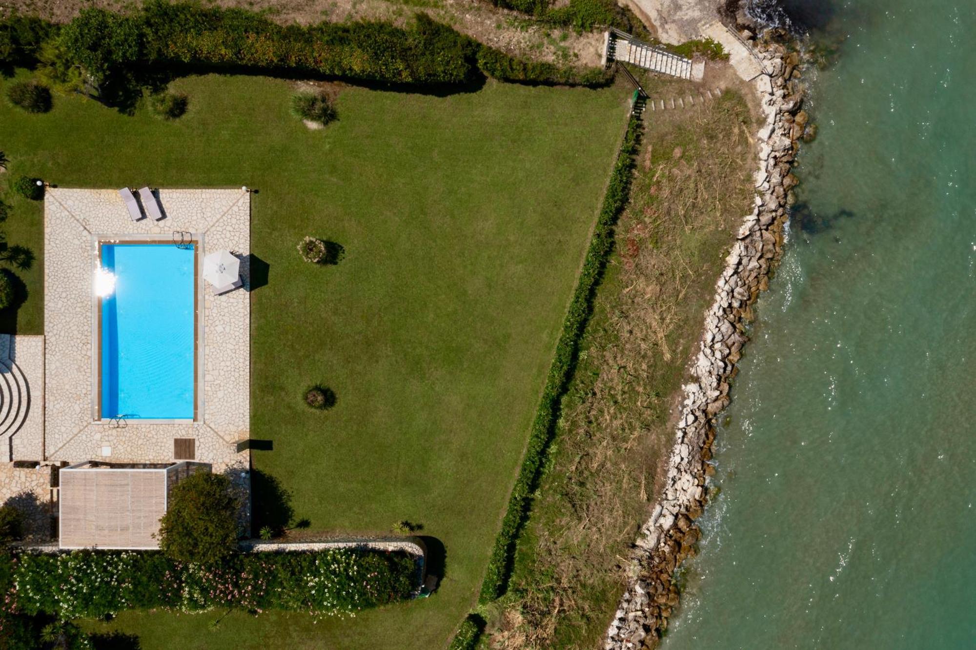 Beachfront Villa Victoras - With Private Beach Sidárion Dış mekan fotoğraf
